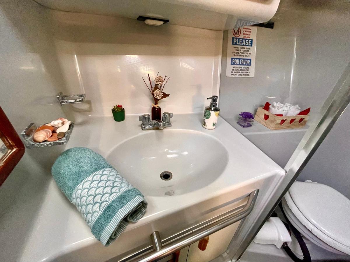 Yacht Hotel Barcelona Sant Adria de Besos Ngoại thất bức ảnh