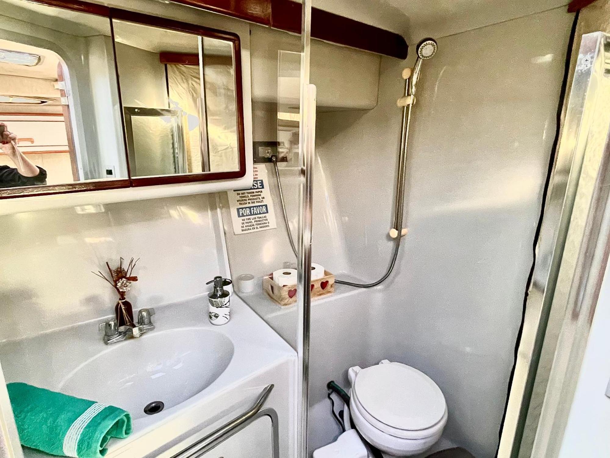 Yacht Hotel Barcelona Sant Adria de Besos Ngoại thất bức ảnh
